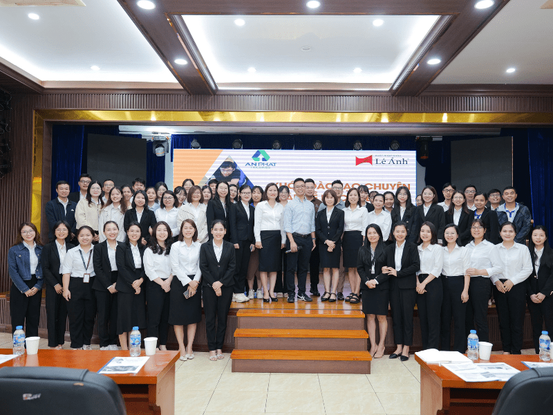 Xuất nhập khẩu Lê Ánh đào tạo tại Tập đoàn An Phát Holdings