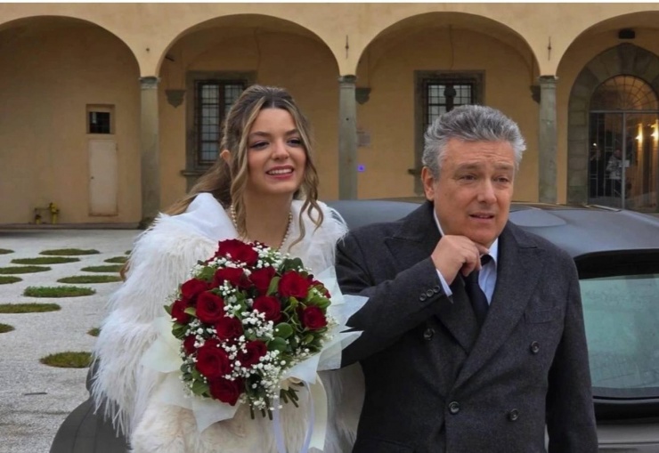 Người phụ nữ trẻ được như ý nguyện, lấy thầy giáo mình thầm yêu. Ảnh: Mirror