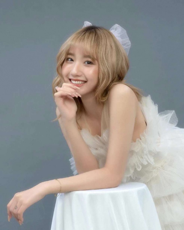 Nét đẹp trong trẻo của Khánh Huyền 2K4 một thời. (Ảnh: FBNV)