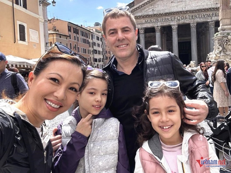 Ngô Mỹ Uyên hạn chế công việc ở Mỹ vì không muốn xa con quá lâu. Ảnh: NVCC