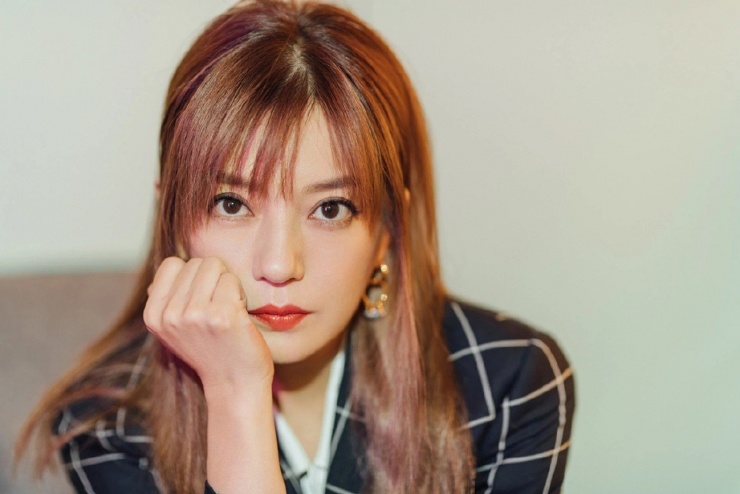 Triệu Vy chủ động công khai việc ly hôn Huỳnh Hữu Long để tránh rắc rối.