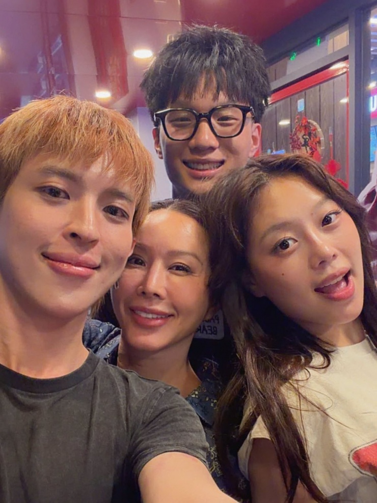 Ảnh sao 27/1: Mỹ Tâm khoe mặt mộc tuổi 45 - 3