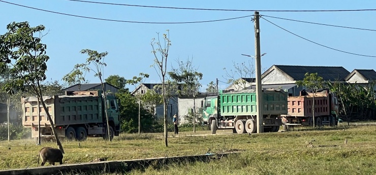 Cầu 13 tấn "cõng" xe 30-40 tấn, cầu Trắng chịu được đến bao giờ? - 12