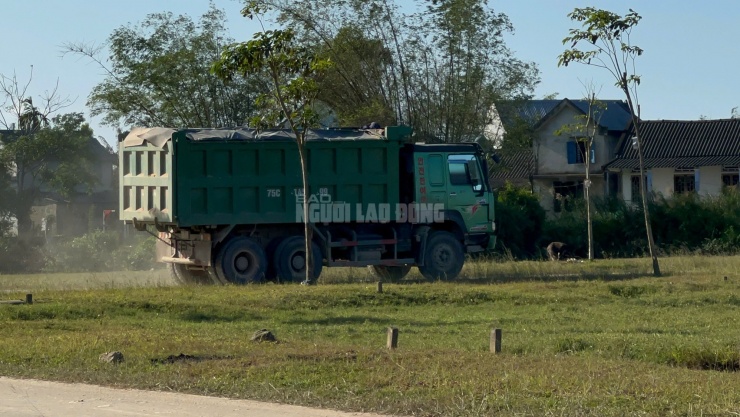 Cầu 13 tấn "cõng" xe 30-40 tấn, cầu Trắng chịu được đến bao giờ? - 11