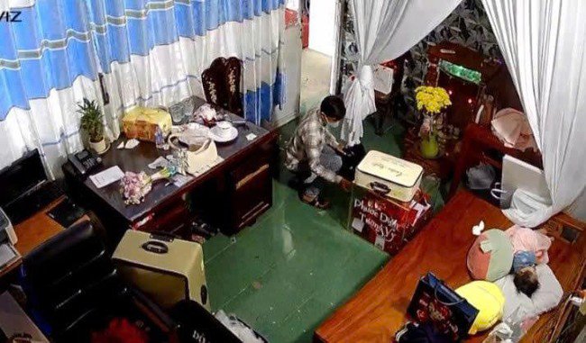 Đối tượng đột nhập lấy trộm tiền cưới để mua vàng và điện thoại Iphone tặng bạn gái