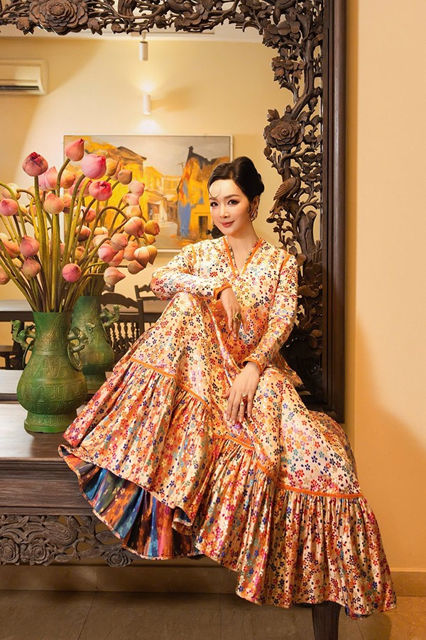 Hoa hậu Đền Hùng còn tiết lộ, chị luôn tuân thủ nghiêm túc những nguyên tắc sinh hoạt lành mạnh. "Tôi rất yêu thể thao, đạp xe, chạy bộ, bơi lội và ăn uống theo chế độ nghiêm ngặt", chị kể.