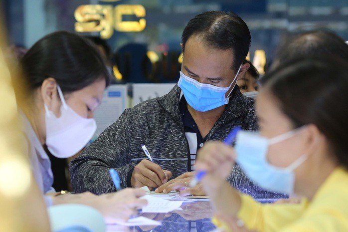 Sáng 27-1, giá vàng miếng SJC, vàng nhẫn neo ở vùng đỉnh - 1