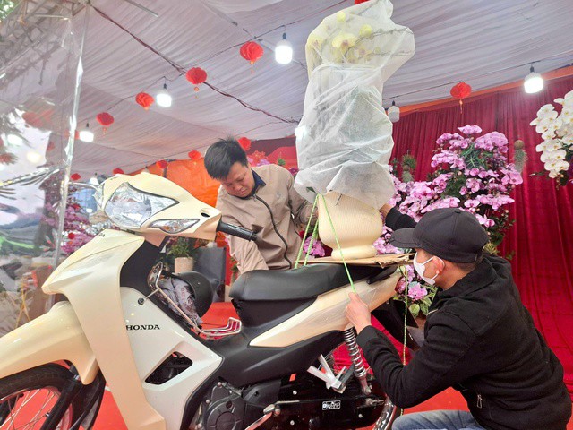 Khách mua hàng sẽ được nhà vườn giao hàng tận nơi.