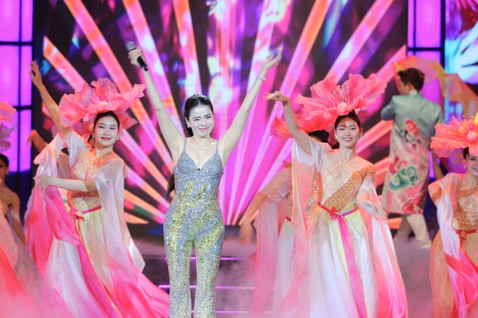 Lệ Quyên là một trong những nghệ sĩ tham gia ghi hình chương trình "Tết Vạn Lộc 2026". Cô mang đến các ca khúc "Nắng có còn xuân", "Thương hoài ngàn năm" và "Giấc mơ có thật".