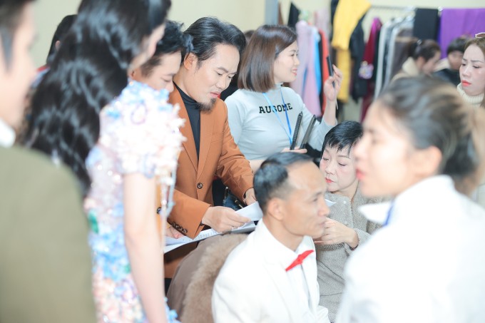 "Tết Vạn Lộc" là series do Vượng Râu sản xuất, được ghi hình và ra mắt vào dịp Tết, có sự kết hợp của âm nhạc và hài kịch, từ đó truyền tải những thông điệp nhân văn.