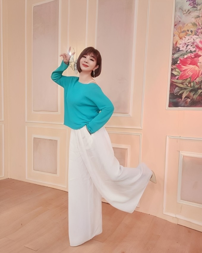 Nữ diễn viên 69 tuổi duy trì sắc vóc trẻ trung nhờ thói quen ăn uống điều độ, tập yoga đều đặn suốt nhiều năm. Ảnh: Instagram im_meifen