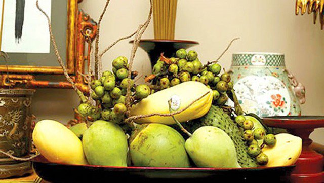 Cách bày mâm bồng đẹp chuẩn mâm ngũ quả miền Nam thường gồm các loại quả: mãng cầu, dừa, đu đủ, xoài, sung.