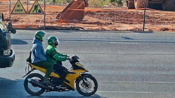 Hai nghi phạm cướp ngân hàng.