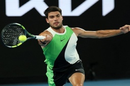 Video tennis Alcaraz - De Minaur: Kịch tính set 1, hiên ngang vào bán kết (Australian Open)