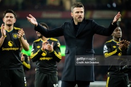 Lạ lùng MU: Carrick cầm quân, thắng lớn và bỗng dưng..."bị" đua ngôi vô địch