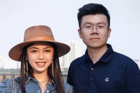 Thời trang sánh đôi của tiểu thư gia tộc Sơn Kim và chồng thiếu gia