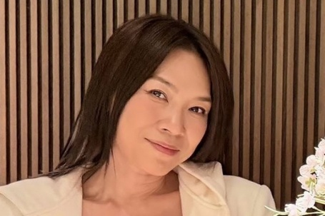 Ảnh sao 27/1: Mỹ Tâm khoe mặt mộc tuổi 45