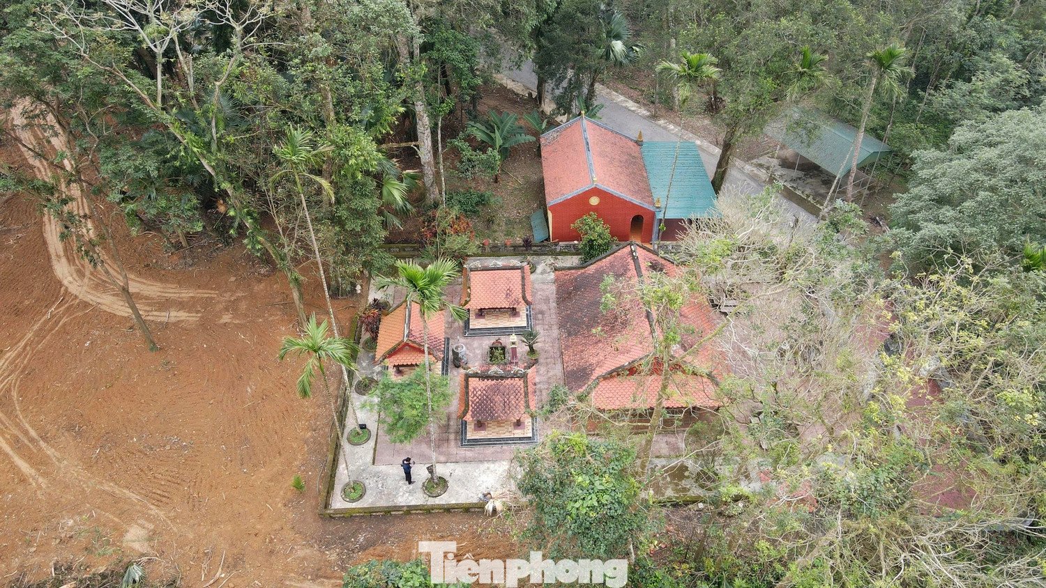 Khu di tích gắn liền với mảnh đất từng chứng kiến nhiều cuộc đấu tranh kiên cường của nhân dân Hương Khê, nơi không ít tấm gương anh dũng đã hy sinh trong phong trào Xô Viết Nghệ Tĩnh (1930–1931). Trong giai đoạn ấy, đền Cây Chay là địa điểm quan trọng, được sử dụng để cất giấu tài liệu, in ấn truyền đơn và làm nơi hội họp của Đảng bộ Hương Khê.