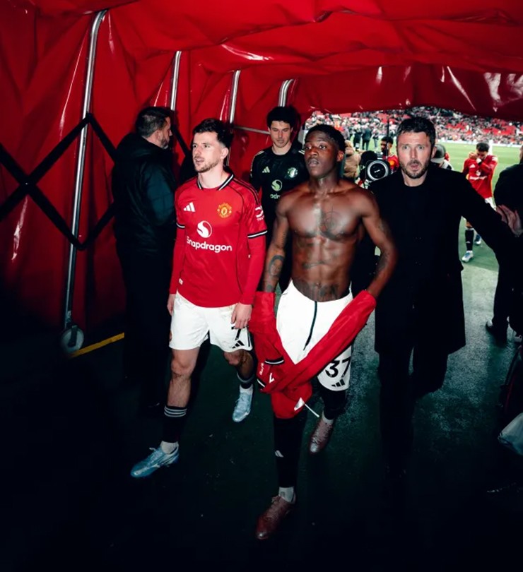 Bí mật hậu trường MU: Carrick đã sử dụng "phép thuật" gì khiến CLB lột xác? - 7