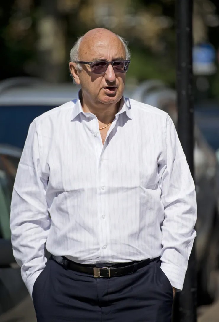 Barnett phủ nhận mọi cáo buộc và đang tích cực đấu tranh cho vụ kiện tại tòa án California