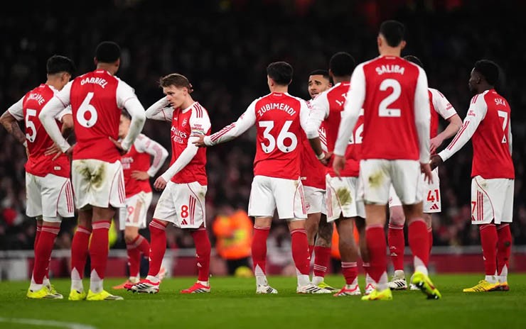 Thua MU nhưng Arsenal vẫn rộng cửa vô địch