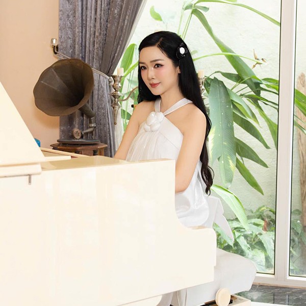 Để có được nhan sắc trẻ mãi không già cùng vóc dáng thon gọn, Hoa hậu Giáng My đã tự tạo cho mình một chế độ ăn uống lẫn tập luyện khoa học.