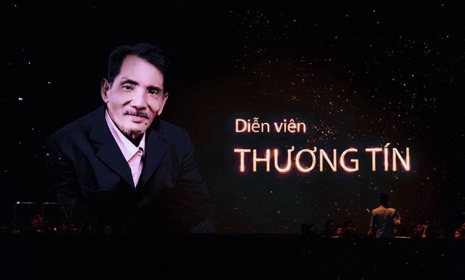 Khoảnh khắc xúc động ở lễ trao giải.