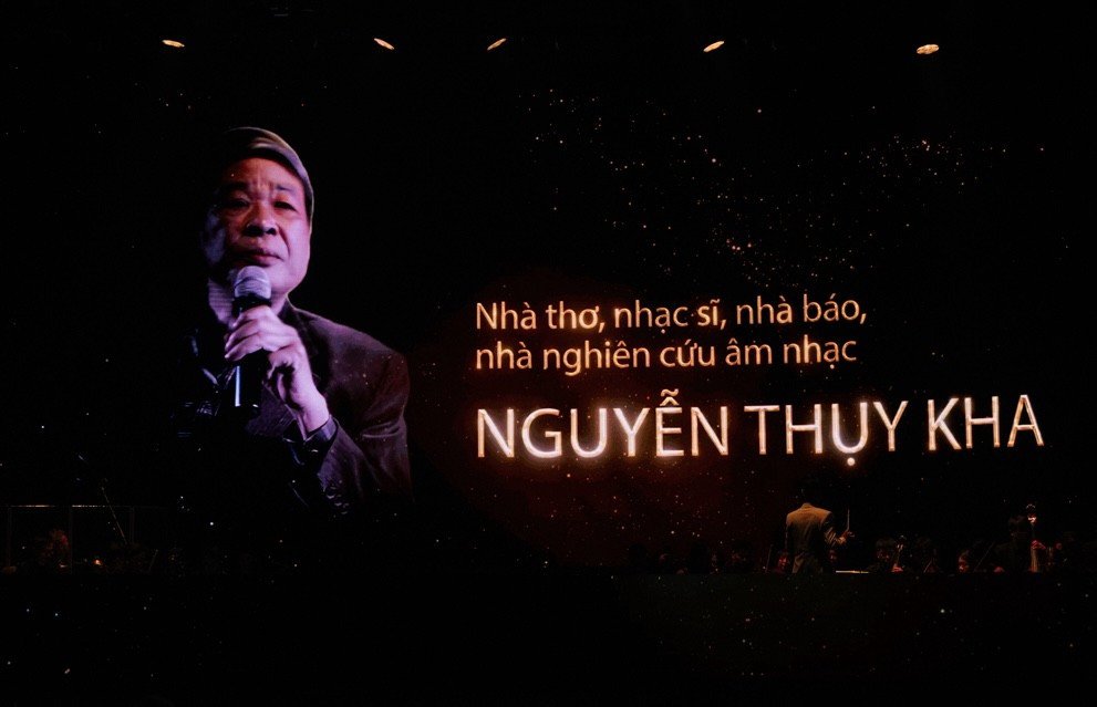 Khoảnh khắc xúc động ở lễ trao giải.