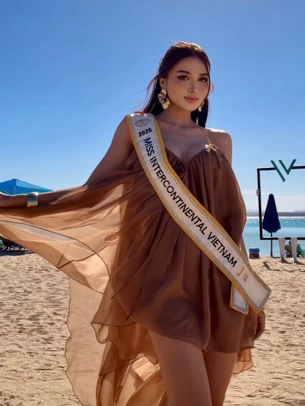 Trước chung kết, nhiều chuyên trang sắc đẹp quốc tế gọi tên Thu Ngân trong các bảng dự đoán người đẹp đăng quang Hoa hậu Liên lục địa 2025. Khán giả quê nhà cũng đang tích cực kêu gọi bình chọn cho Thu Ngân ở hạng mục People Choice Award để cô có cơ hội được đặc cách vào top 7 chung cuộc.