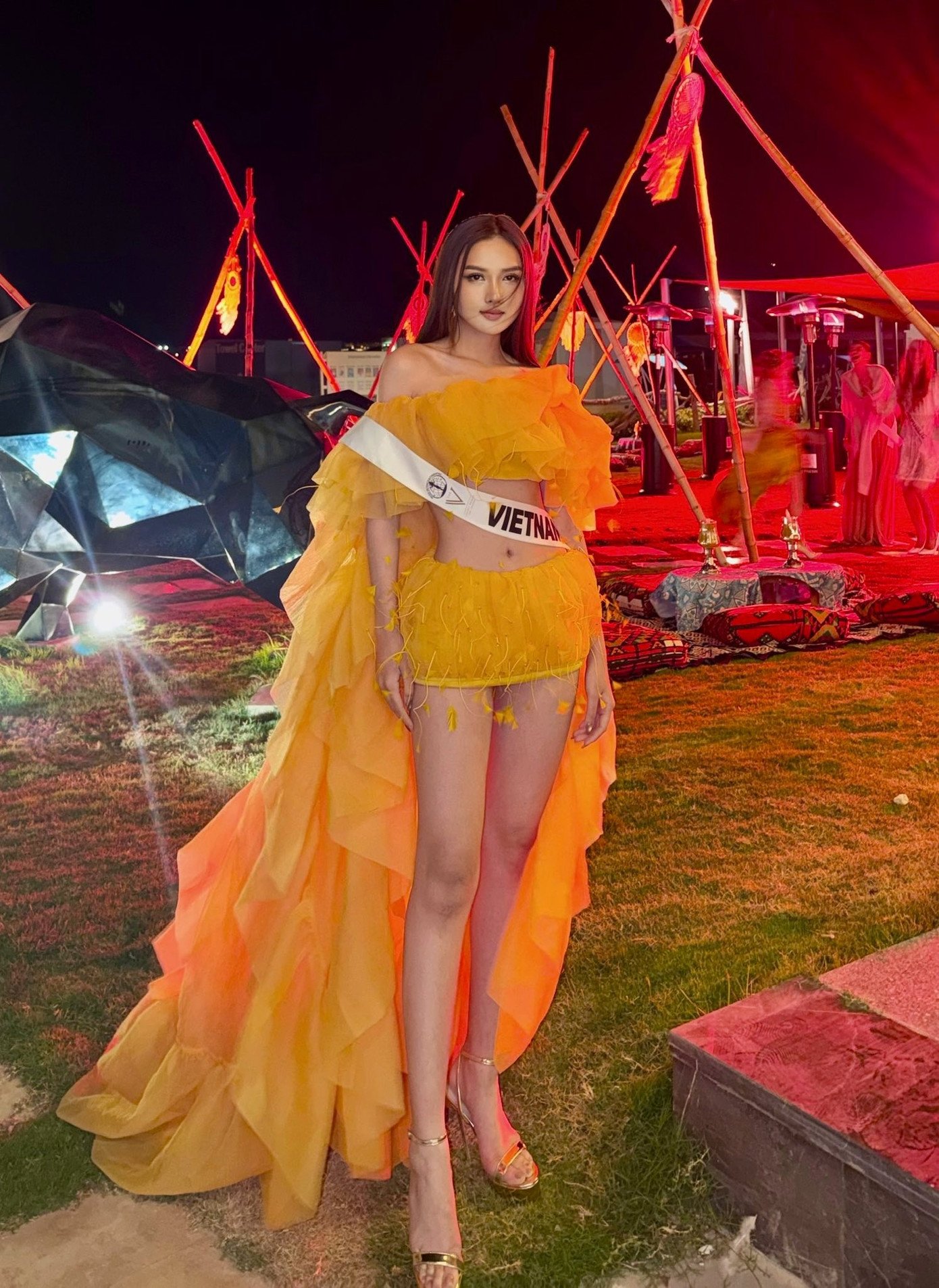 Theo như format các năm gần đây tại Hoa hậu Liên lục địa, chỉ có một trong 12 cô gái thuộc khu vực châu Á - Thái Bình Dương được trao danh hiệu Miss Intercontinental Asia &amp; Oceania và tiến vào Top 5 chung cuộc. Ở khu vực châu Á - Thái Bình Dương, Thu Ngân phải cạnh tranh với các đại diện mạnh là Philippines, Thái Lan, Ấn Độ.