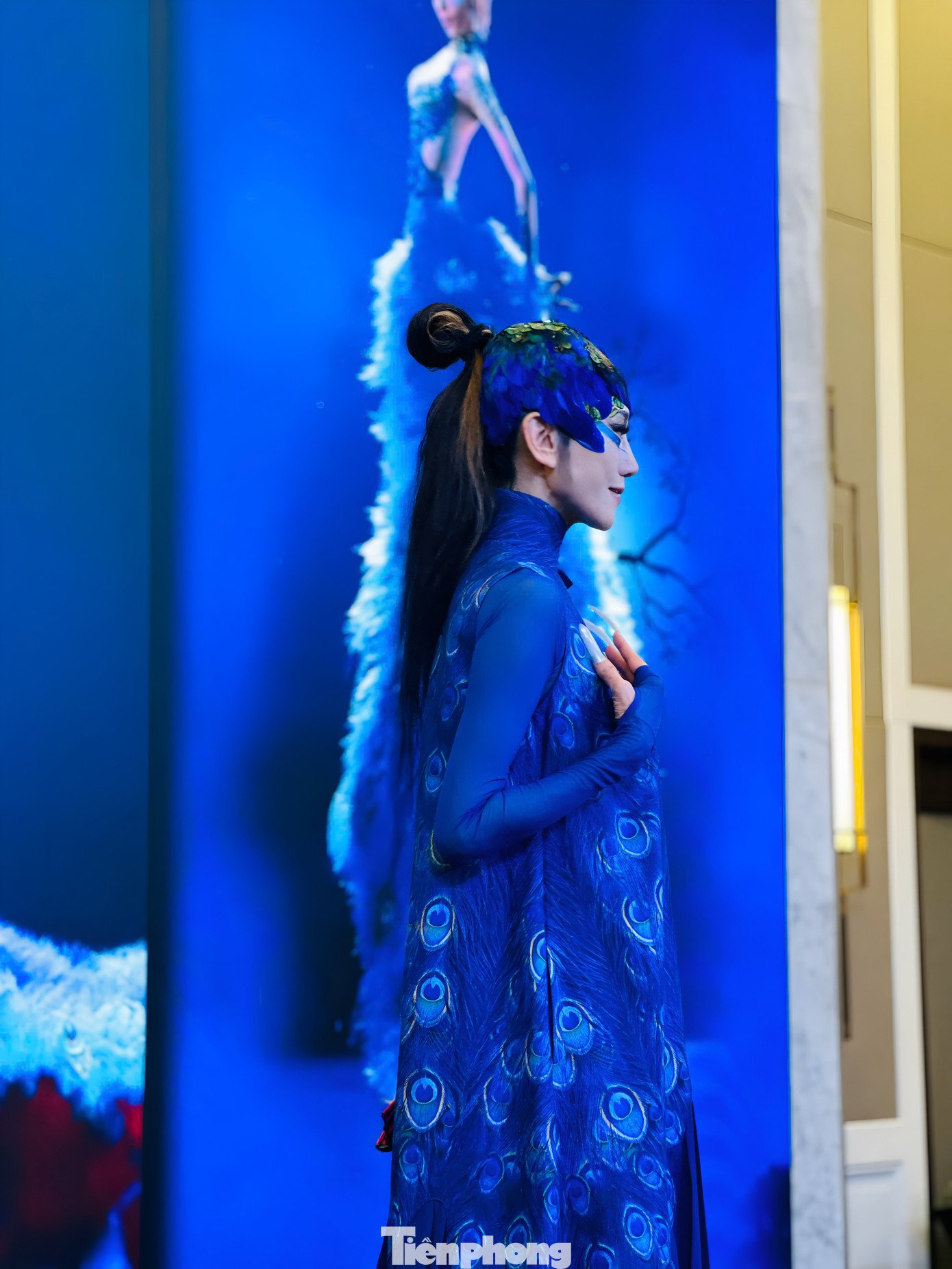 Bên cạnh đó, phong thái thong dong, điềm tĩnh cũng làm nên sức hút của Dương Lệ Bình.