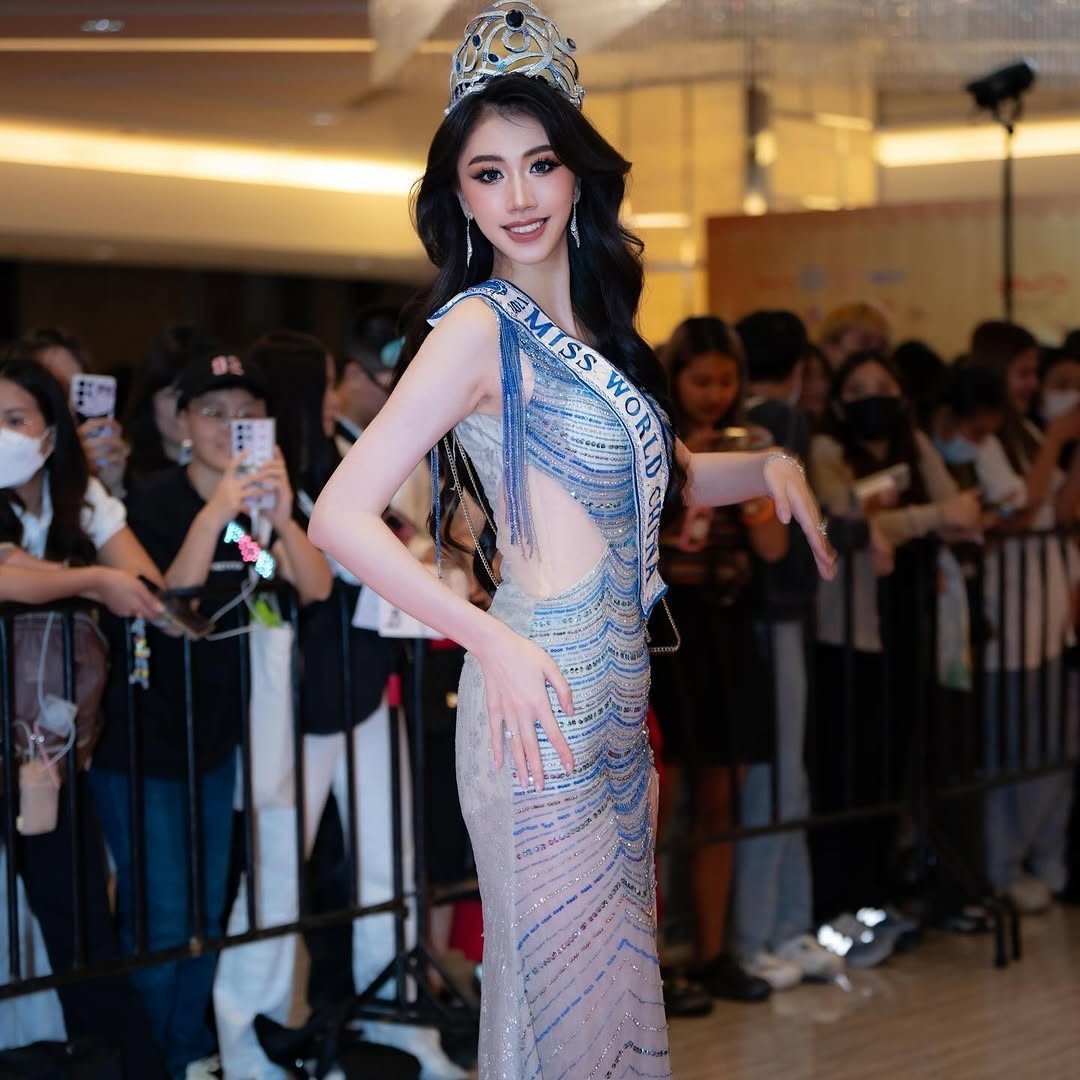 Trang chủ Miss Grand International (MGI) vừa công bố người đẹp Trung Quốc - Siqi Jiang là thí sinh mới nhất tham dự Miss Grand All Stars được tổ chức ở Thái Lan vào tháng 5/2026. Cô từng đại diện Trung Quốc tham dự Hoa hậu Thế giới 2021 và lọt vào top 40 chung cuộc.