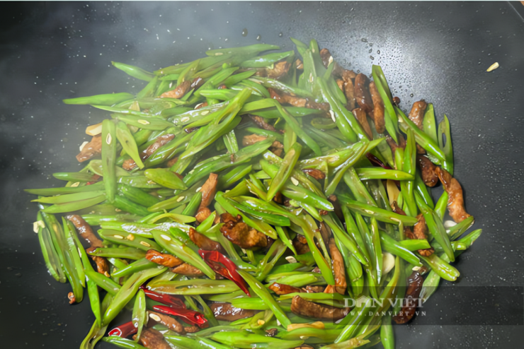 Loại rau rẻ tiền, giàu dưỡng chất, ít calo, giúp xương chắc khỏe, tăng cường miễn dịch, xào đơn giản cũng thơm ngọt - 6