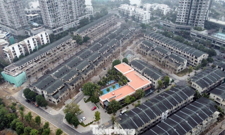 Theo quyết định, tiến độ thực hiện dự án trong vòng 24 tháng kể từ thời điểm được chấp thuận: 12 tháng đầu để xây dựng hạ tầng kỹ thuật, 12 tháng tiếp theo để xây dựng nhà ở và các công trình kiến trúc, đưa toàn bộ dự án vào hoạt động.