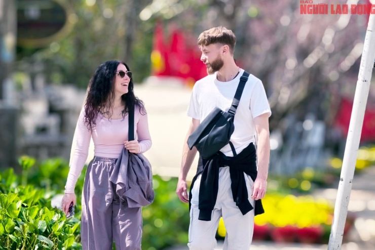 Du khách đổ về những cung đường mai anh đào đẹp nhất Đà Lạt - 13