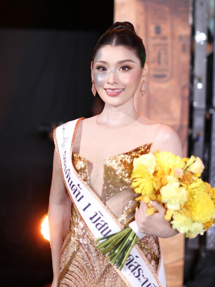 Ploypaphat Udomlertpithak giành giải Á hậu 1 tại chung kết cuộc thi Miss Grand Saraburi 2026.