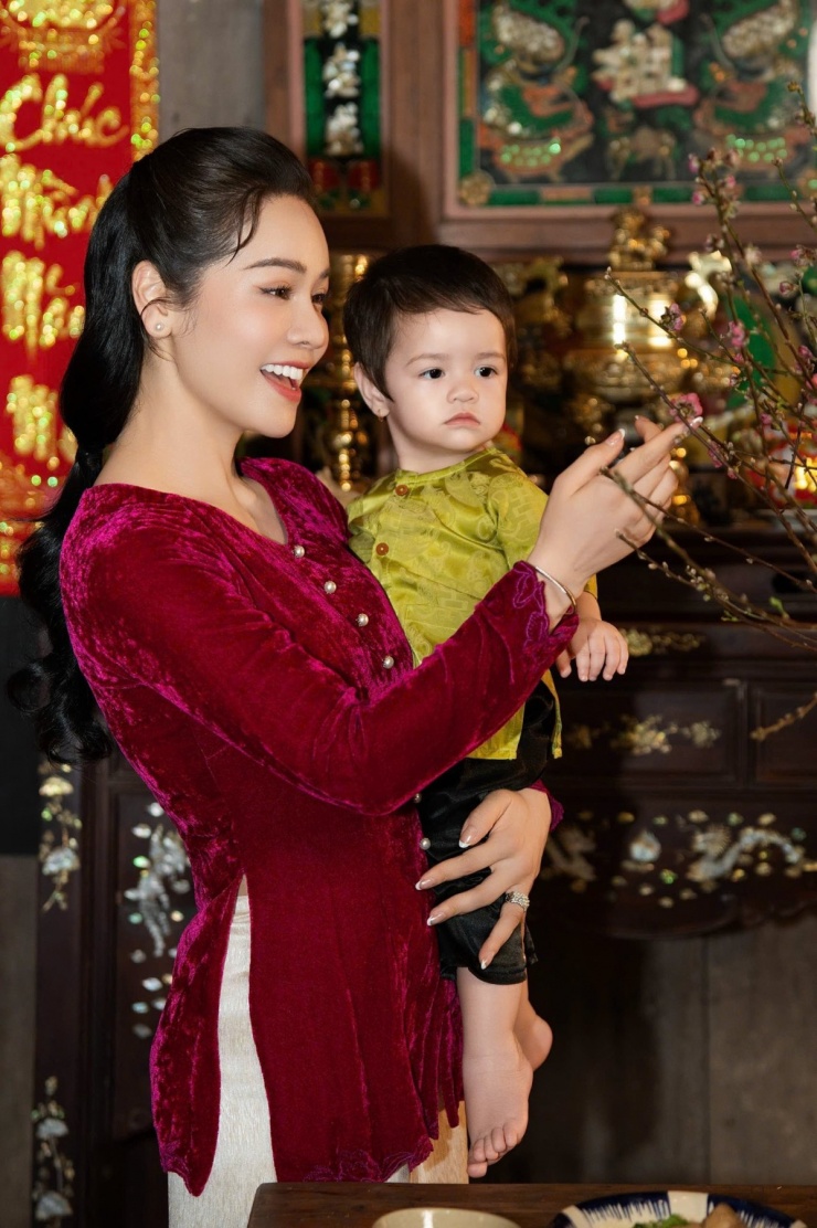 Ảnh sao 28/1: Vợ chồng Lê Thúy thăm biệt thự của Đỗ Mạnh Cường - 7