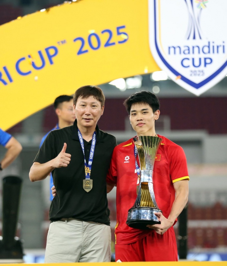 Chiếc túi nghìn USD gắn bó với Đình Bắc - 9