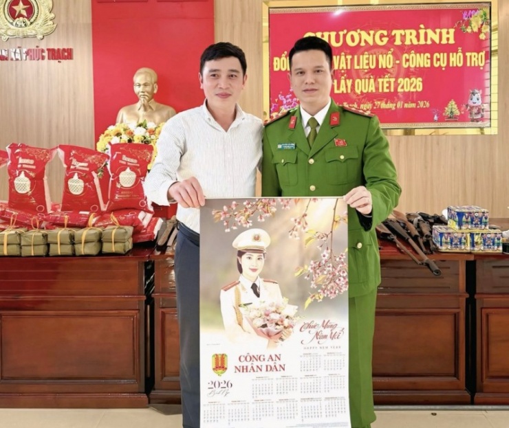 Đổi vũ khí lấy quà tết là cách làm sáng tạo của Công an xã Phúc Trạch trong việc thu hồi vũ khí, vật liệu nổ và pháo trước thềm Tết Nguyên đán Bính Ngọ.