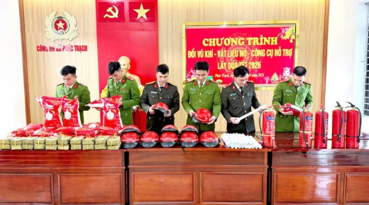 Chương trình “Đổi vũ khí, vật liệu nổ, công cụ hỗ trợ – nhận quà Tết 2026” diễn ra từ nay đến Tết Nguyên đán Bính Ngọ.