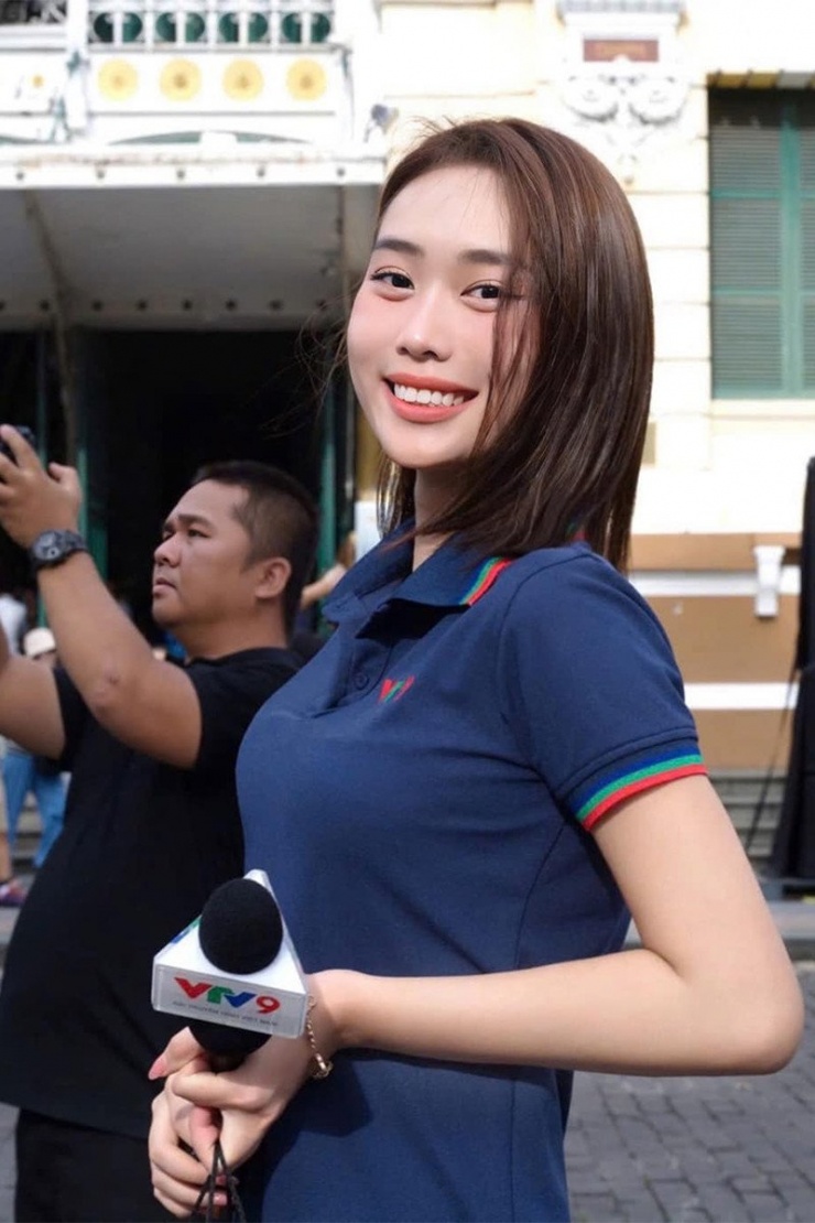 MC Ban Mai tên thật là Trần Thị Ban Mai, sinh năm 2000 tại TPHCM, là Hoa hậu Hòa bình Việt Nam (Miss Peace Vietnam) 2022. Tốt nghiệp xuất sắc Đại học Fisher (Mỹ) và đang học thạc sĩ truyền thông tại Southern New Hampshire University, cô giành điểm cao nhất kỳ thi tuyển MC - BTV VTV9 năm 2023. 