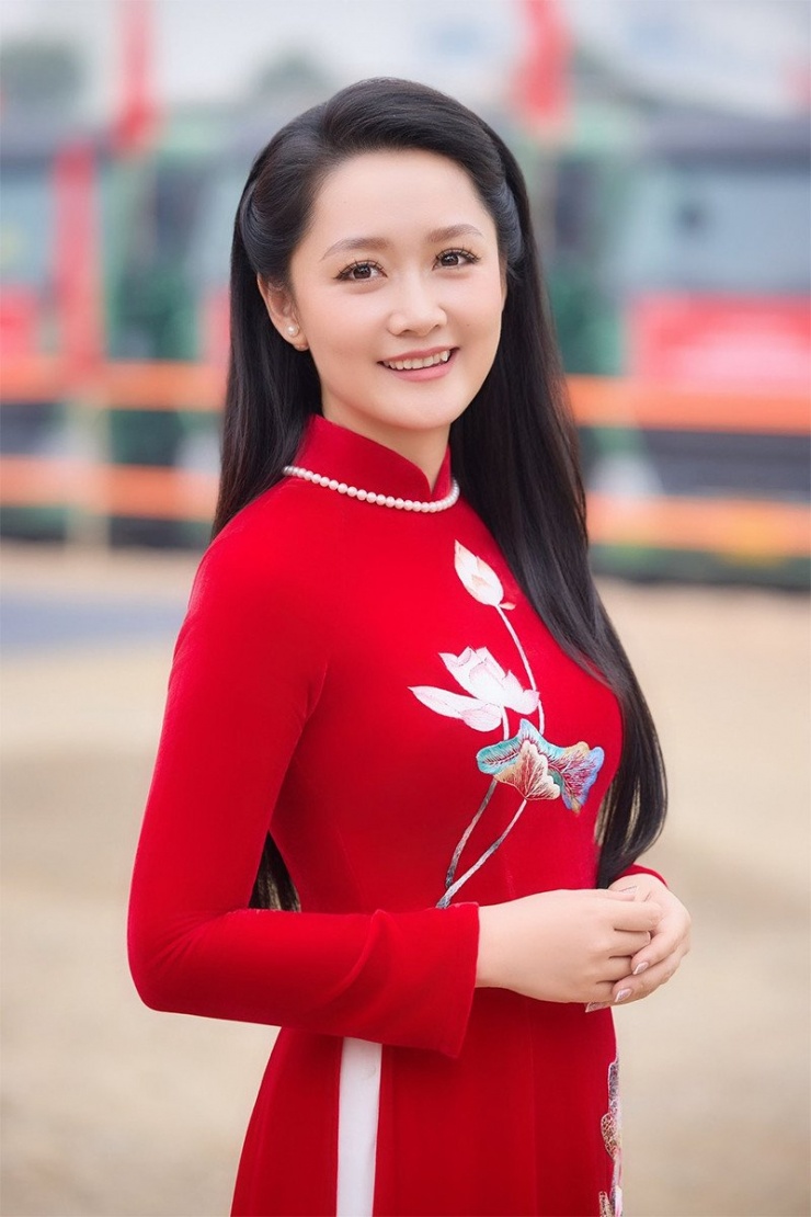 BTV Thu Hà sinh năm 1988 tại Hà Nội, là cựu học sinh chuyên Lý trường Hà Nội -Amsterdam, đoạt Miss Duyên dáng 2005 và từng dự thi Hoa hậu Việt Nam 2006. Cô từng đỗ thủ khoa Khoa diễn viên Đại học Sân khấu Điện ảnh và tốt nghiệp loại giỏi. 