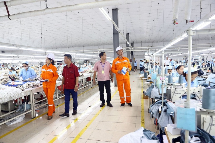 Giá điện 2 thành phần hiện áp dụng thử nghiệm với khách hàng có sản lượng tiêu thụ từ 200.000 kWh/tháng trở lên.