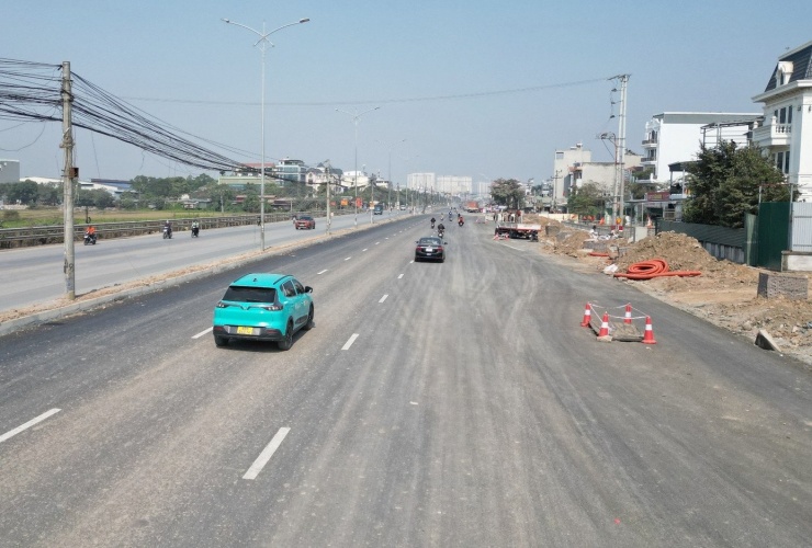 Dự án thứ nhất, Dự án mở rộng quốc lộ (QL) 1 đoạn Văn Điển - Ngọc Hồi từ 4 lên 8 làn xe, góp phần giảm ùn tắc cho cửa ngõ phía Nam.