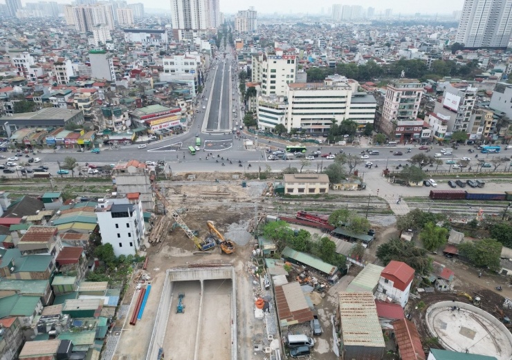 Dự án thứ ba, là hầm chui Giải Phóng - Kim Đồng, hiện công trình đã cơ bản xong việc thi công xây lắp, hầm chui đã hiện hình hài.