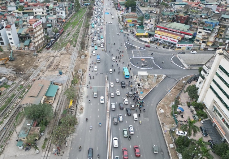 Khi thông xe dự án sẽ giúp giải quyết ùn tắc cho nút giao Giải Phóng - Kim Đồng, hoàn thiện nút giao giữa đường Vành đai 2,5 với QL1A (đường Giải Phóng). Dự án vừa được Ban QLDA đầu tư xây dựng công trình giao thông (Ban Giao thông - Chủ đầu tư) cho biết, sẽ thông xe trước ngày 10/2.