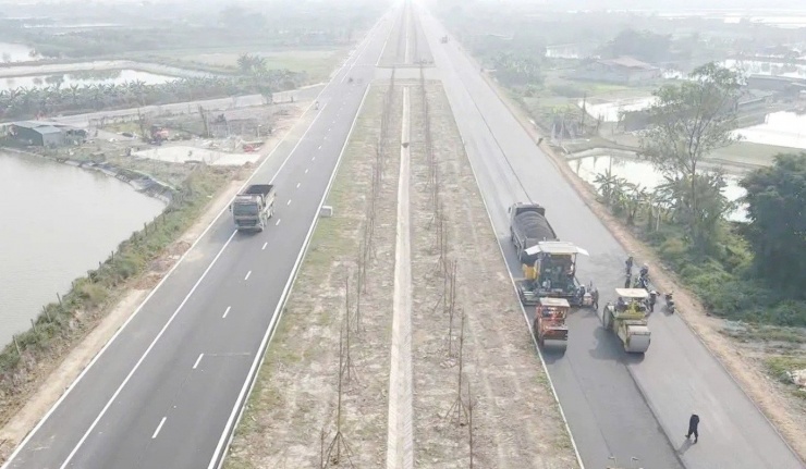 Dự án thứ tư là dự án trục đường phía Nam Hà Nội, dịp Tết Nguyên đán năm nay, công trình sẽ hoàn thành, thông xe tiếp 7 km cuối tuyến.