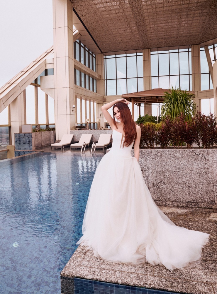 Ôn Bích Hà phối trang phục 'như thiếu nữ' - 12