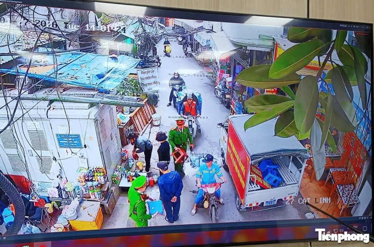 Công an phường ở Hà Nội thiết lập 'thế trận' gần 200 camera để xử lý vi phạm lấn chiếm vỉa hè - 5