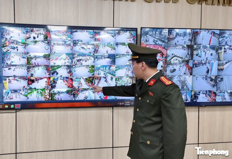 Trung tá Vũ Minh thông tin về việc phát hiện, xử phạt vi phạm qua hệ thống camera giám sát.